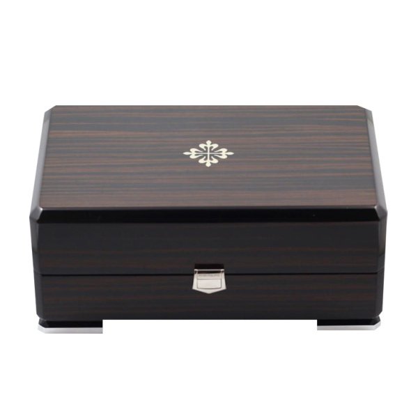 Фирменная шкатулка для хранения Patek Philippe